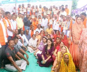 शिव मंदिर की प्राण प्रतिष्ठा की पत्रिका का हुआ विमोचन, परम पूज्य महन्त श्री शिव शंकरदास जी महाराज राम बोला मठ डुगरपुर के आशीर्वाद से हुआ सम्पन्न 