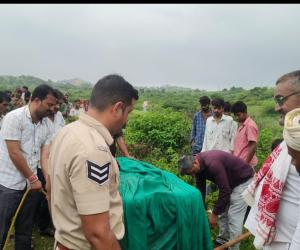 डूंगरपुर के बेरणिया फला में वन विभाग के पिंजरे में में कैद हुआ लेपर्ड